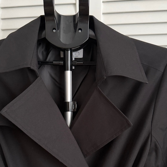 Sofia Vergara Classic Black Trench Coat - Picture 4 of 7